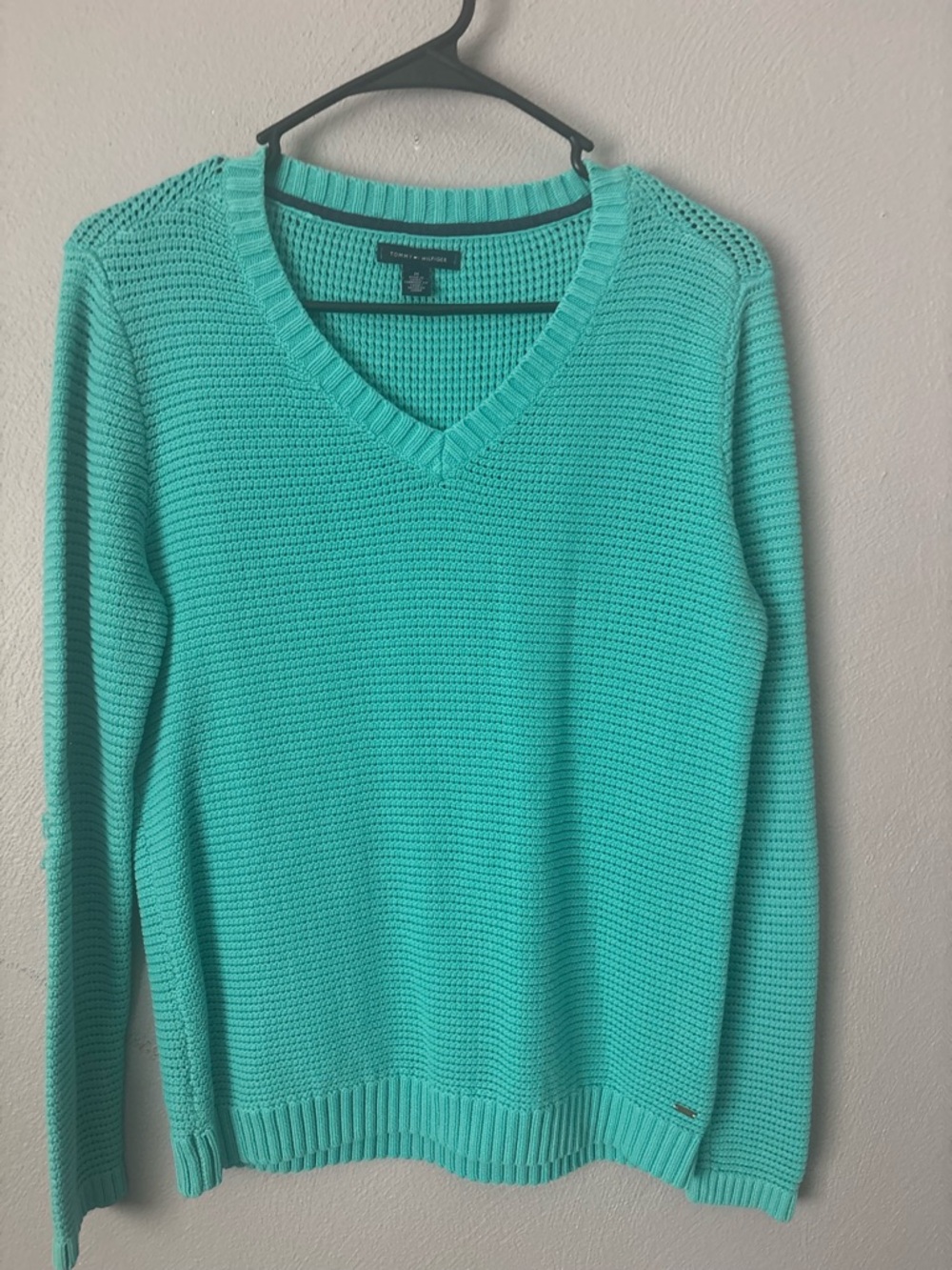 Tommy Hilfiger V Neck Waffle Knit Sweater. Sz M